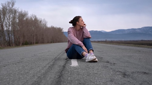 Ich habe Freunde, die waren nicht sonderlich verwundert, dass ich mich in Therapie begeben musste. Weil sie mich schon lange und gut kannten. Andere hingegen waren überrascht, weil sie davon gar nichts mitbekommen hatten. "Seit wann das denn? Davon wusste ich ja gar nichts", hieß es dann schon fast vorwurfsvoll. Tja, was soll ich sagen? Klischees sind manchmal wohl einfach für die Tonne.